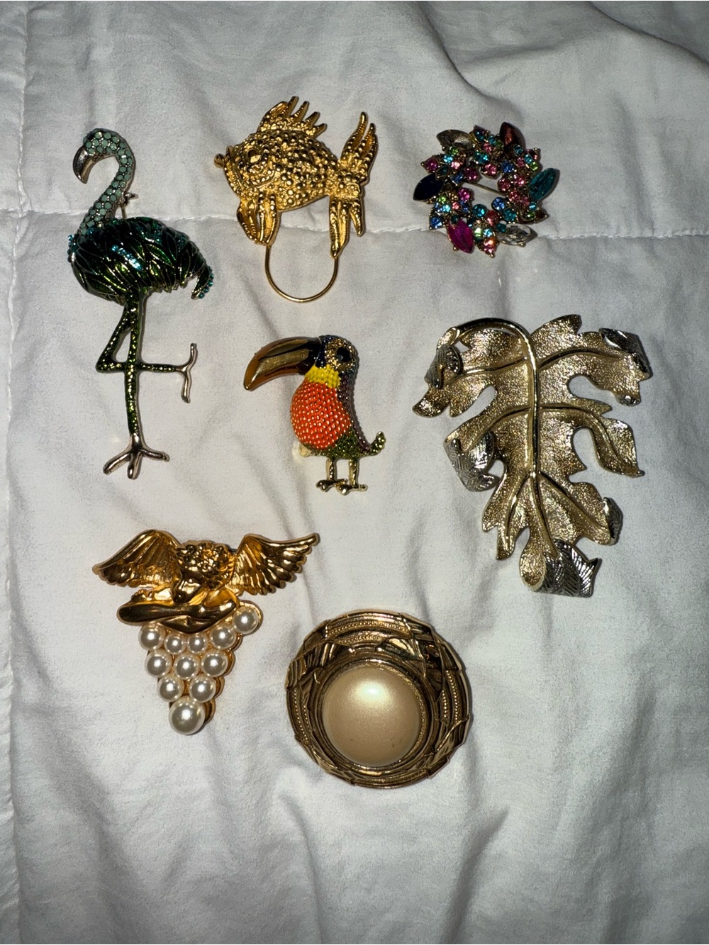 Vintage and modern brooch bundle